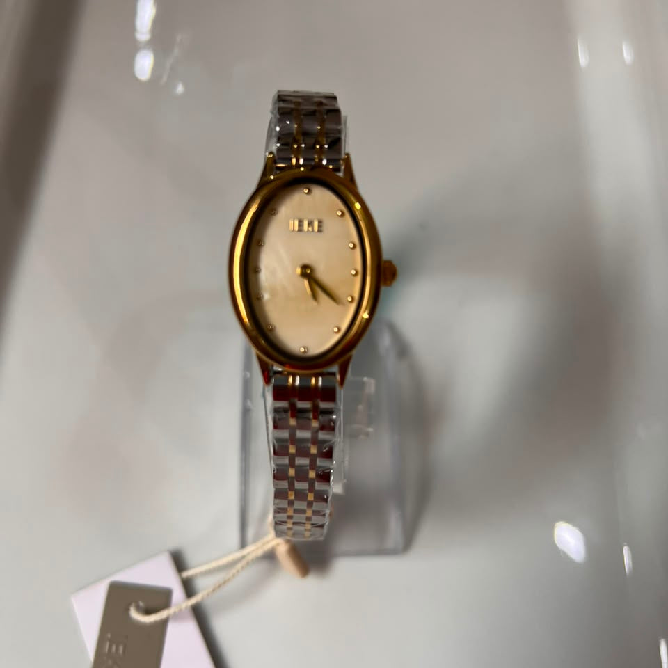 Oval Elegance
